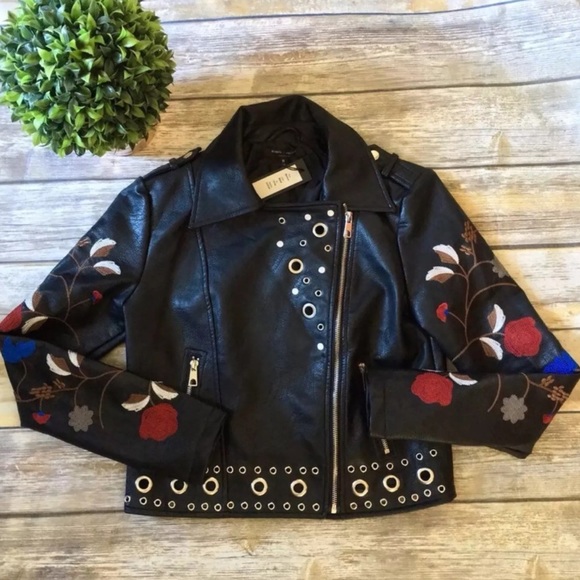 Romeo & Juliet Couture Jackets & Blazers - NEW Romeo & Juliet couture motto jacket